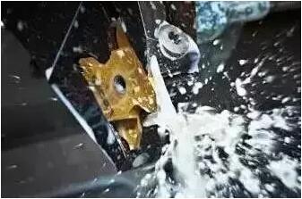 防止切削液發(fā)臭，還鋁合金壓鑄車間一個(gè)良好的環(huán)境